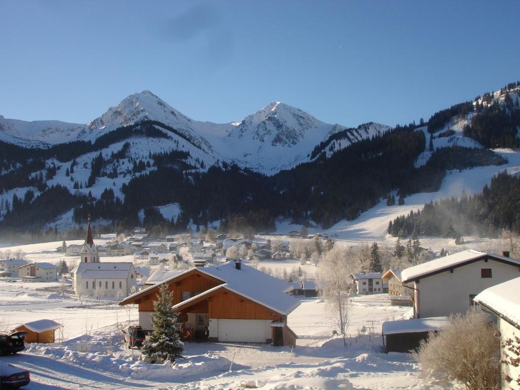 Ferienwohnung Auf der Sonnenseite Schattwald Exterior foto